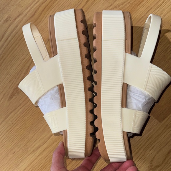 Reef size 9 water vista new Women's White and Tan Sandals - Picture 6 of 11